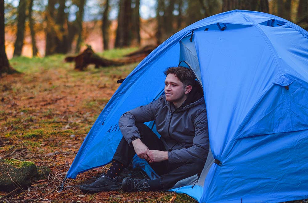 Man sat in tent (6649448792137)