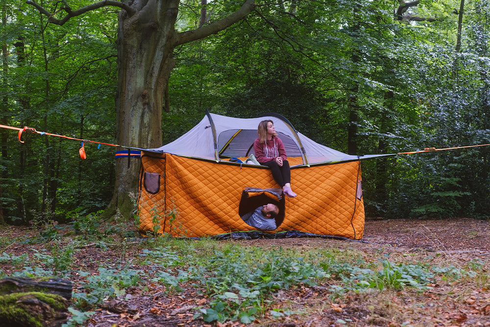 Man and Woman in tree tent (6868091666505)